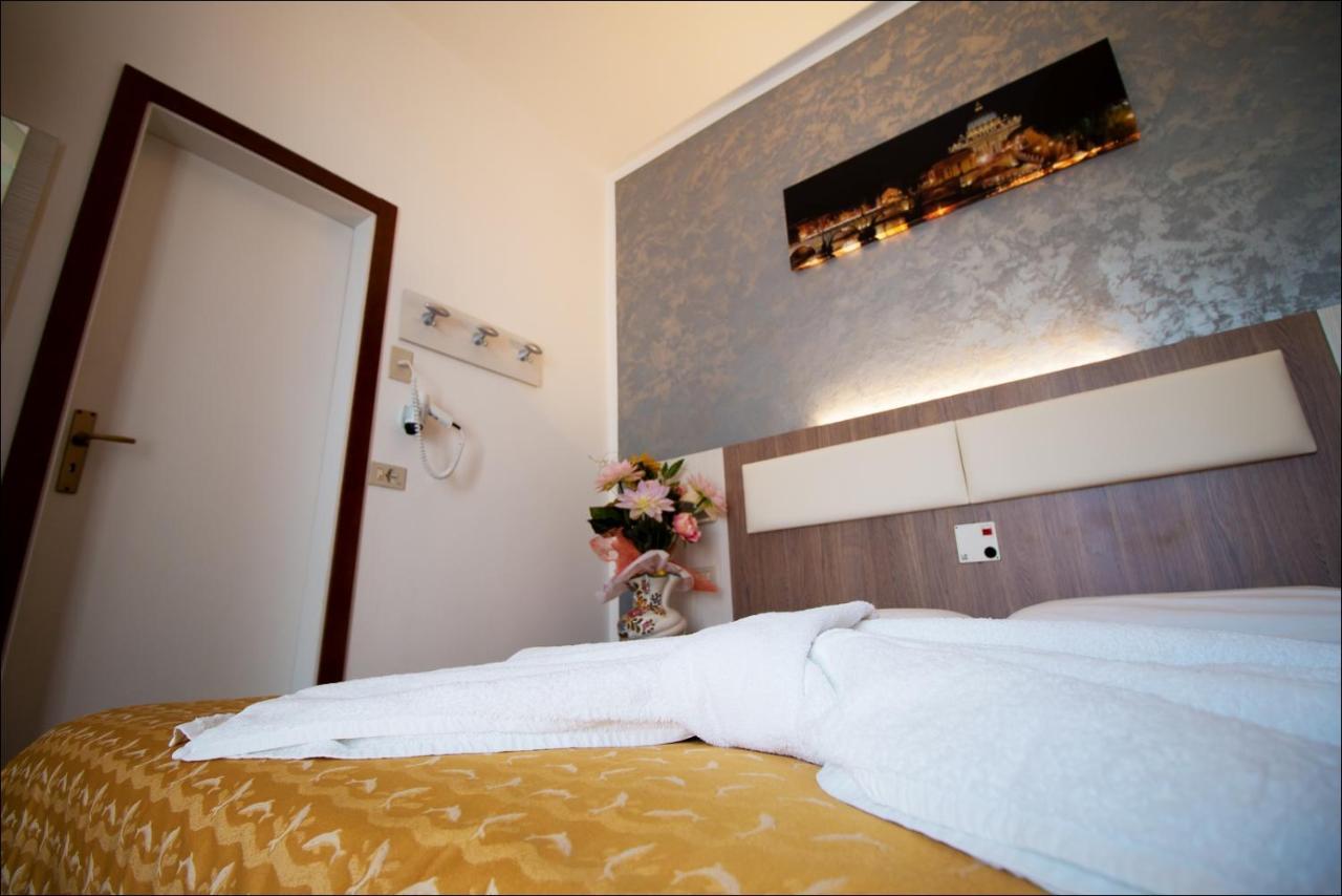 Hotel Belfiore Misano Adriatico Buitenkant foto