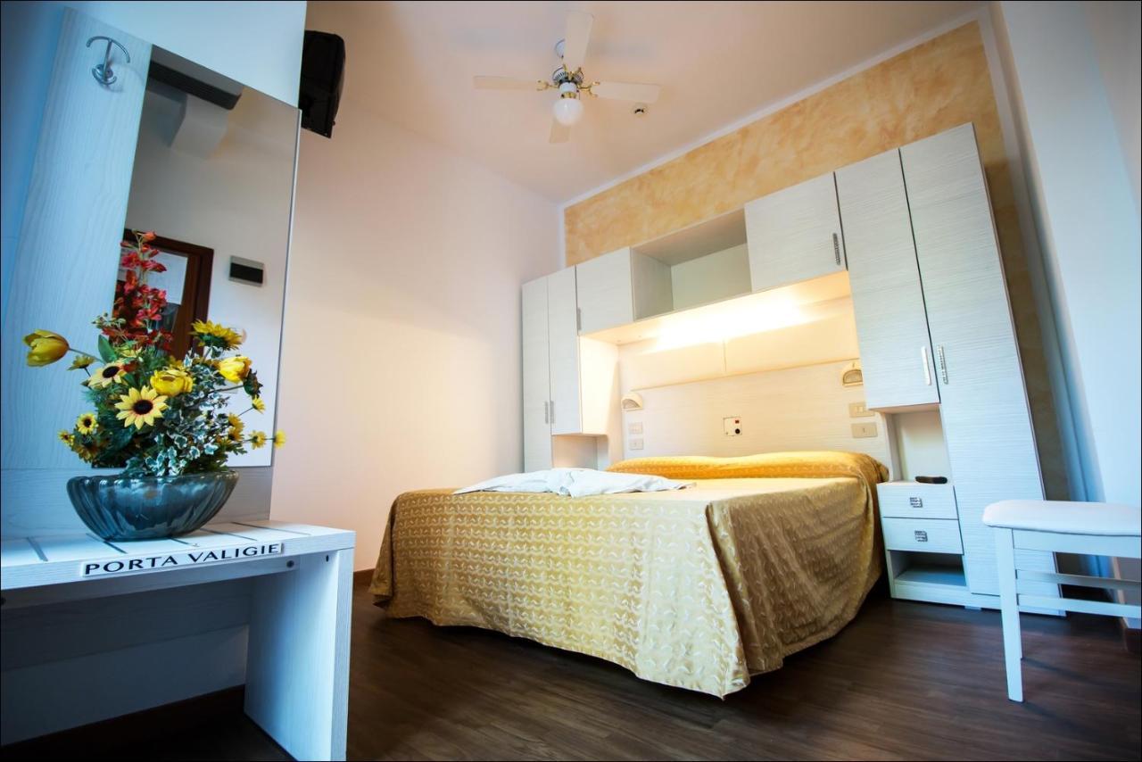 Hotel Belfiore Misano Adriatico Buitenkant foto